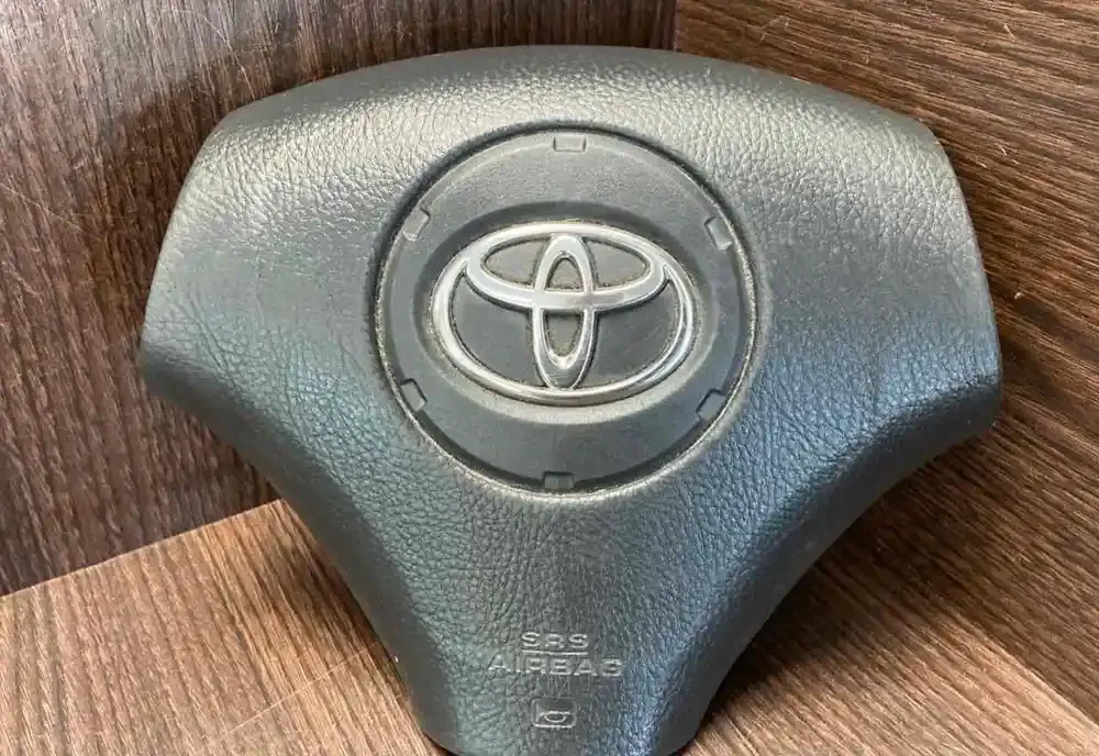 4513013040 подушка безопасности Airbag на руле Toyota Corolla Verso E121