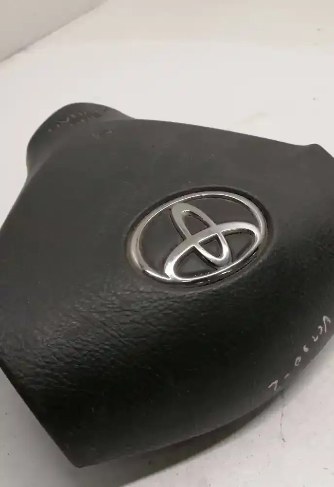 Z2FC6331080 подушка безопасности Airbag на руле Toyota Corolla Verso E121