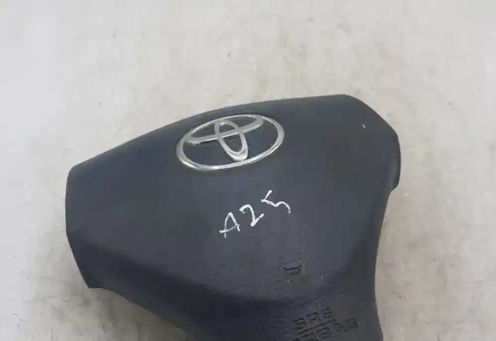 Z21C4057666 подушка безопасности Airbag на руле Toyota Corolla Verso AR10