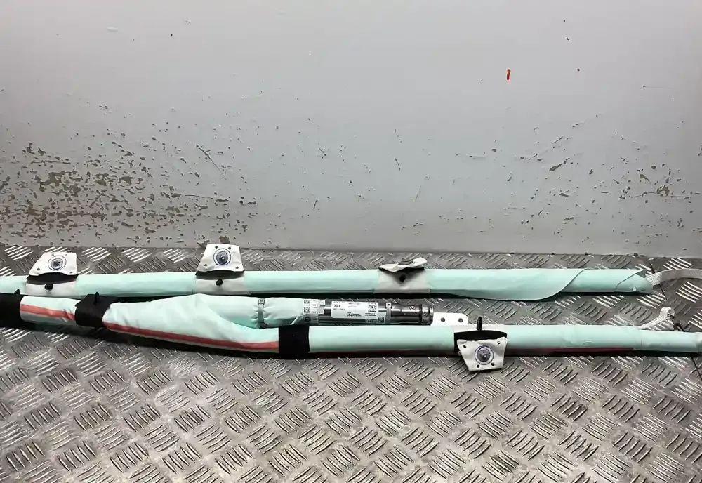 1675066EUC штора подушок безпеки Tesla Model Y 2021