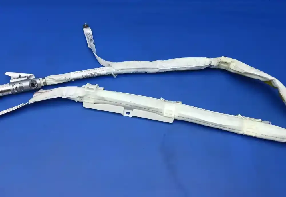 84696383701J штора подушок безпеки BMW 6 E63 E64 2005