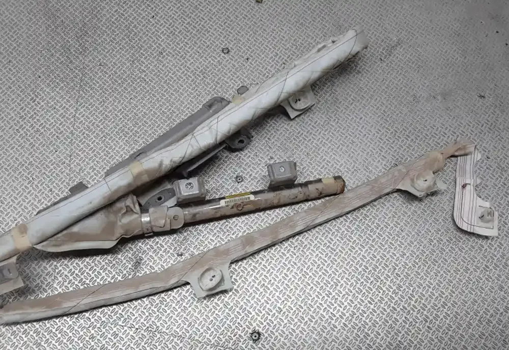 KFV88077199 штора подушек безопасности Toyota Auris 150 2009