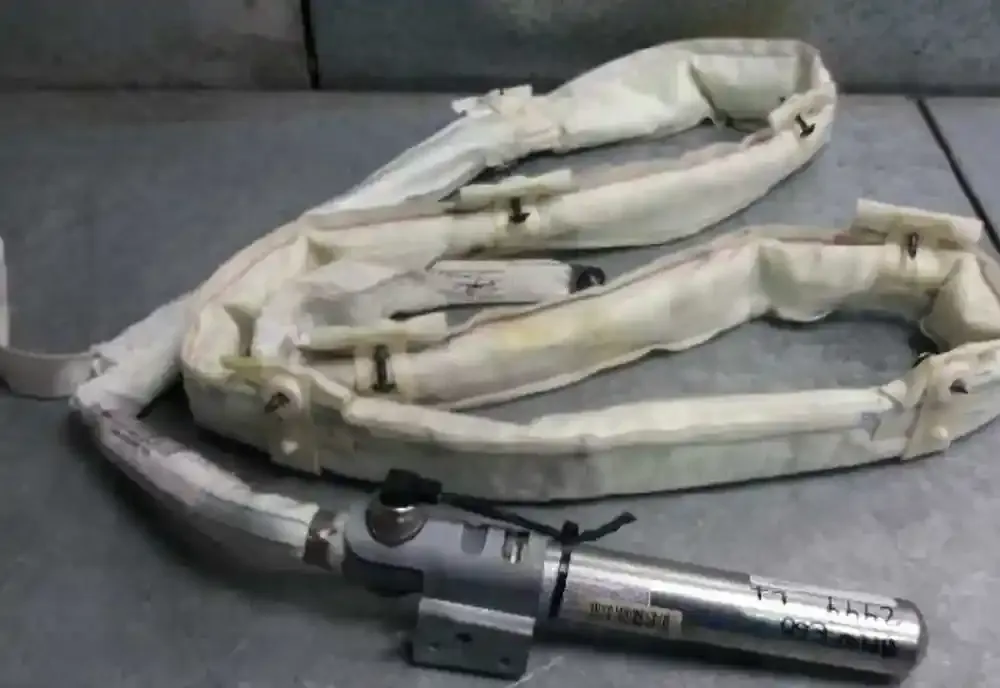 72126963021 штора подушок безпеки BMW 5 E39 2001