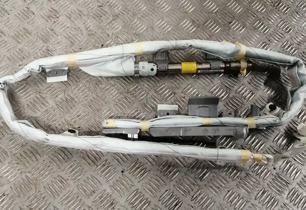 KGV76005537 штора подушок безпеки Toyota Auris 150 2008