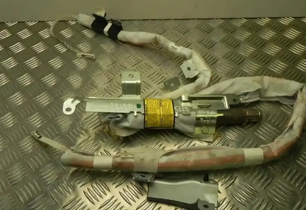 M1984 штора подушок безпеки KIA Ceed 2011