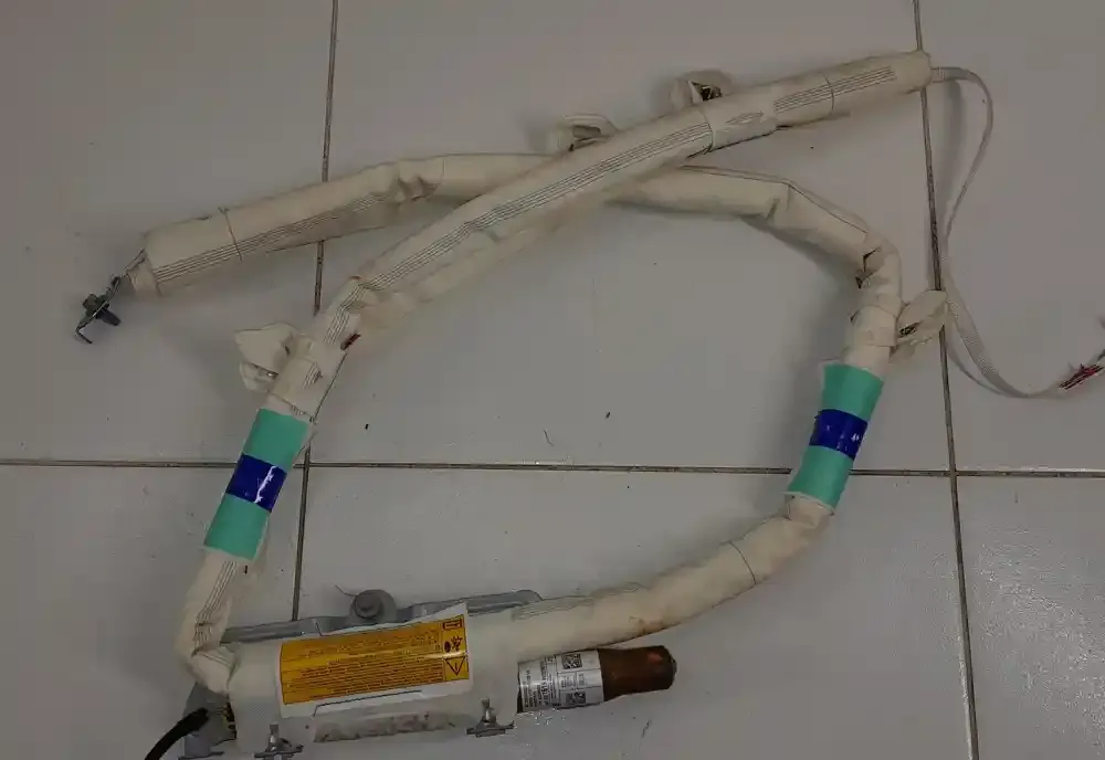 610768700B штора подушек безопасности Opel Astra J 2010
