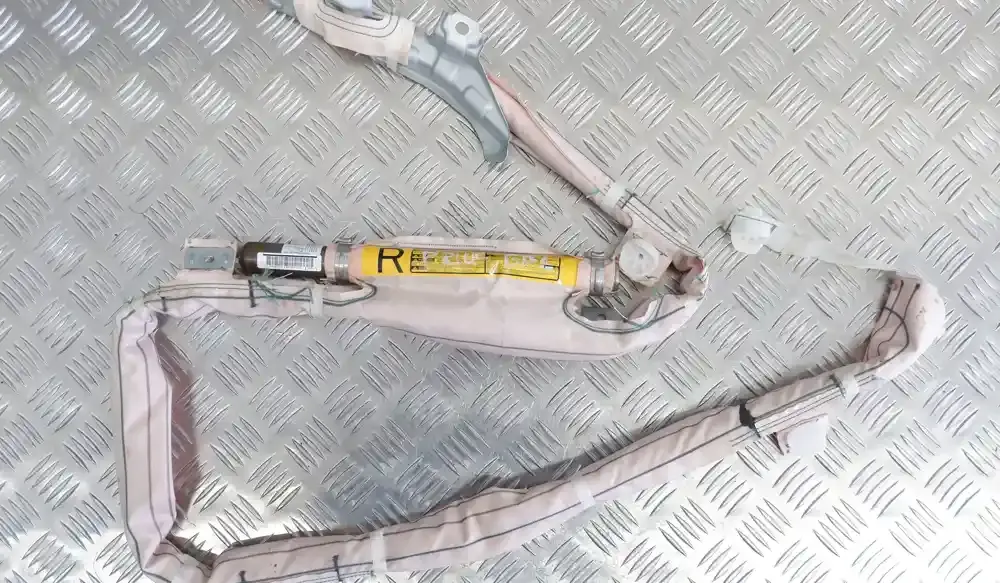 6217047020 штора подушок безпеки Toyota Prius (XW30) 2011