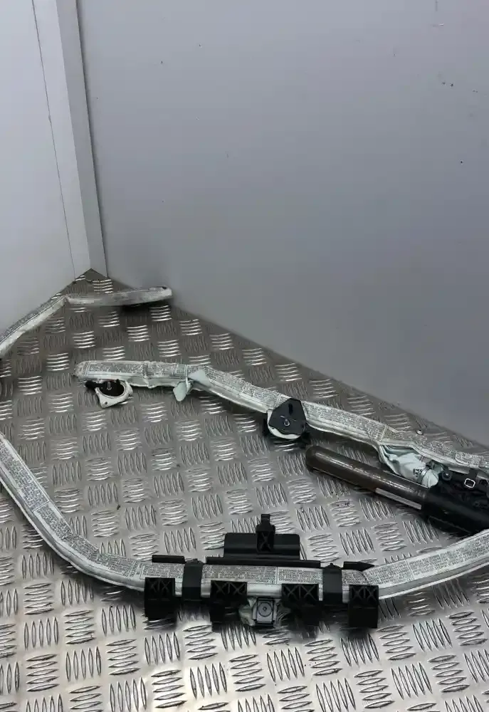 84913287706T штора подушок безпеки BMW 1 E81 E87 2009