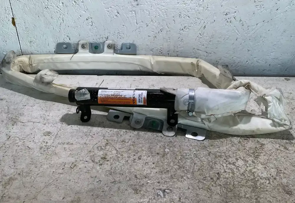 D4701B3170385 штора подушек безопасности Volvo V70 2004