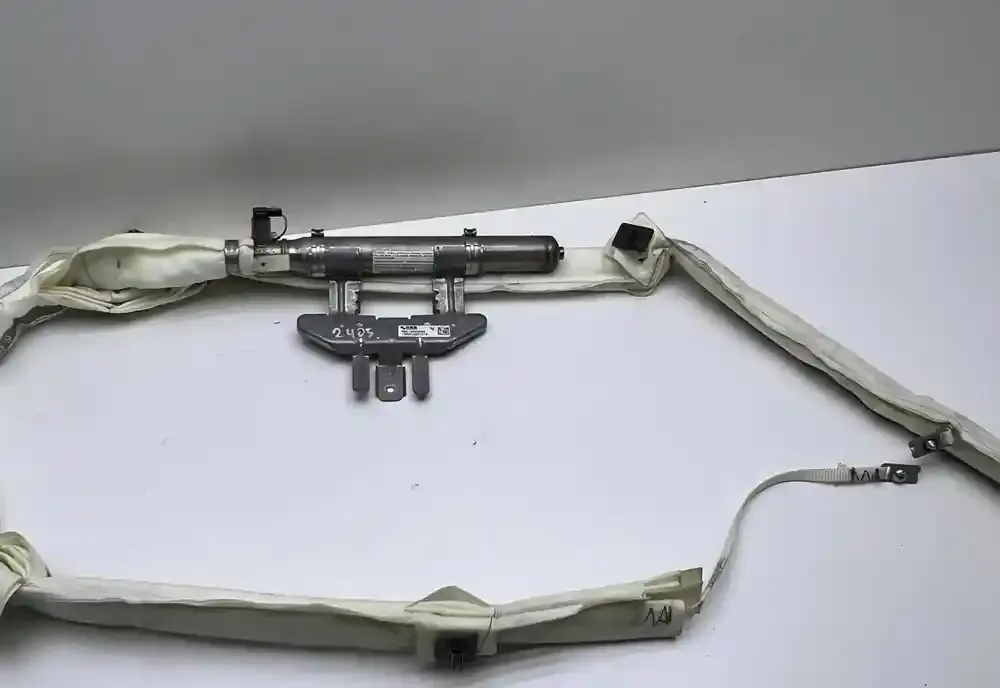 85915822009 штора подушек безопасности BMW 6 F12 F13 2013