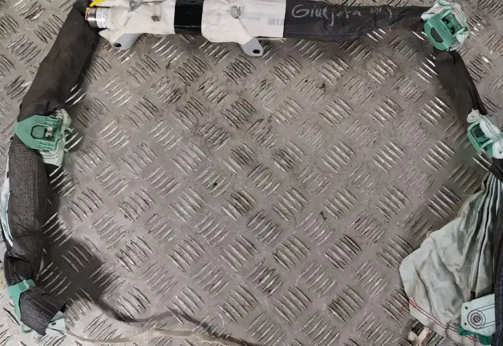 573B4458 штора подушок безпеки Alfa Romeo Giulietta 2011