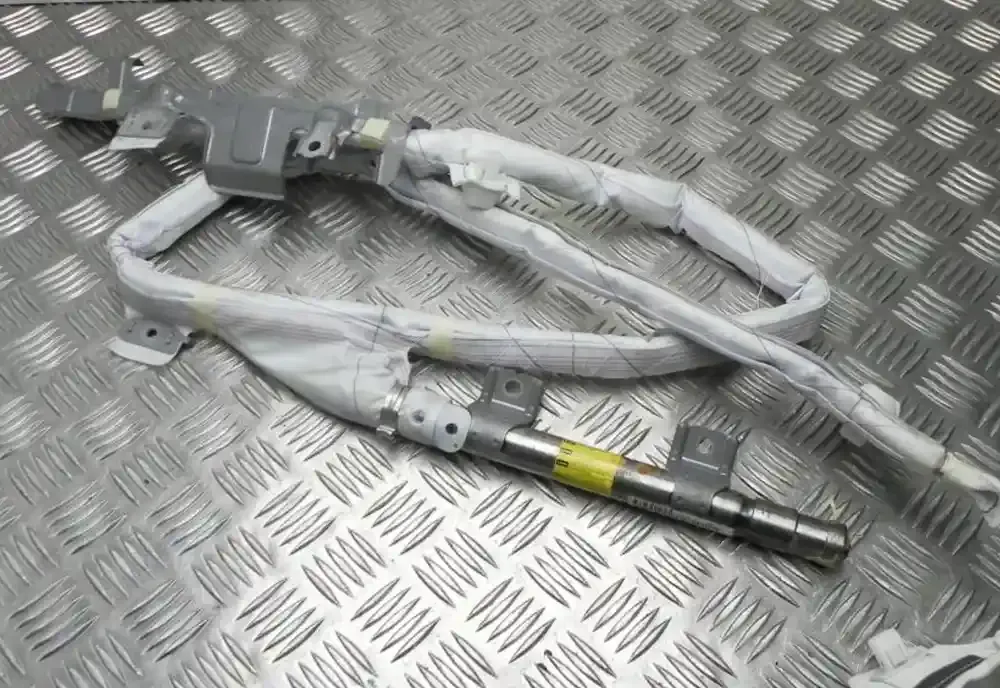 M2393 штора подушок безпеки Toyota Auris 150 2010
