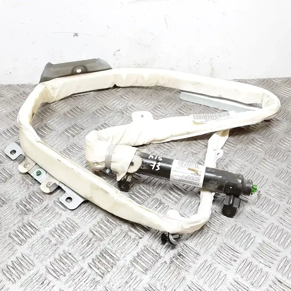 D4701C0770201 штора подушек безопасности Volvo S60 2002