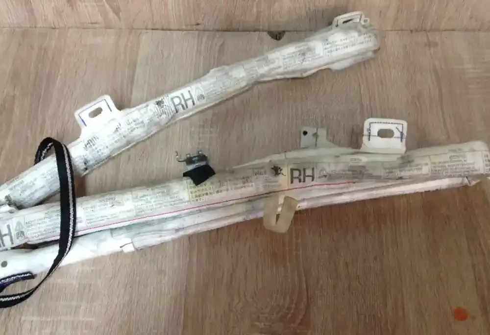 35AXRP033395331 штора подушек безопасности Toyota Avensis T250 2003
