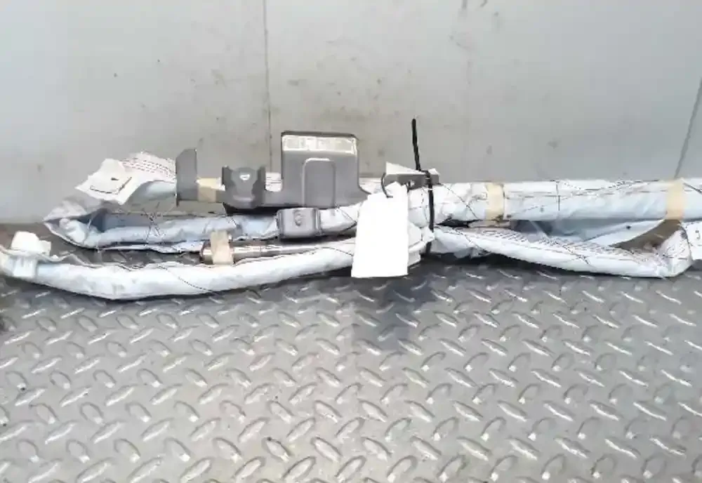 1J0E72707QA3 штора подушок безпеки Toyota Auris E210 2006