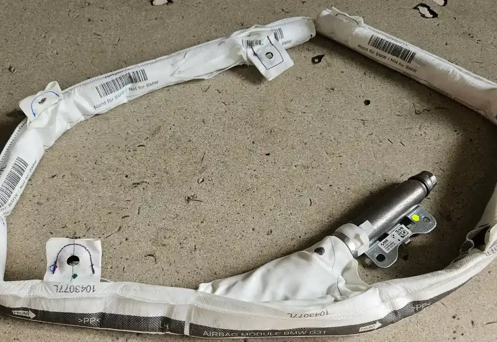7352171 штора подушек безопасности BMW 5 G30 G31 2020