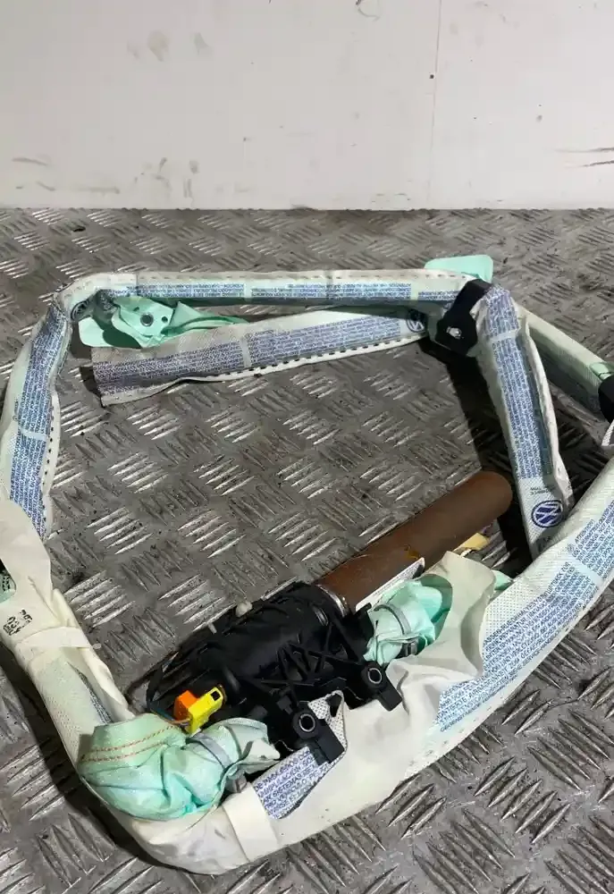 TPAP05Y1R81 штора подушек безопасности Volkswagen PASSAT B7 2012