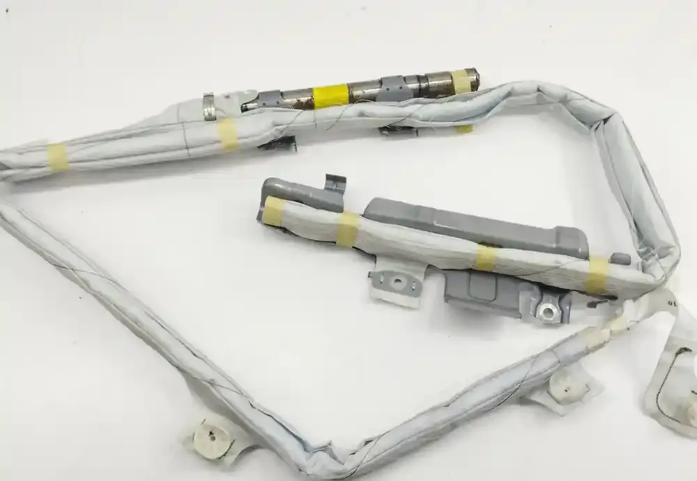 L80N7059747 штора подушек безопасности Toyota Auris 150 2007