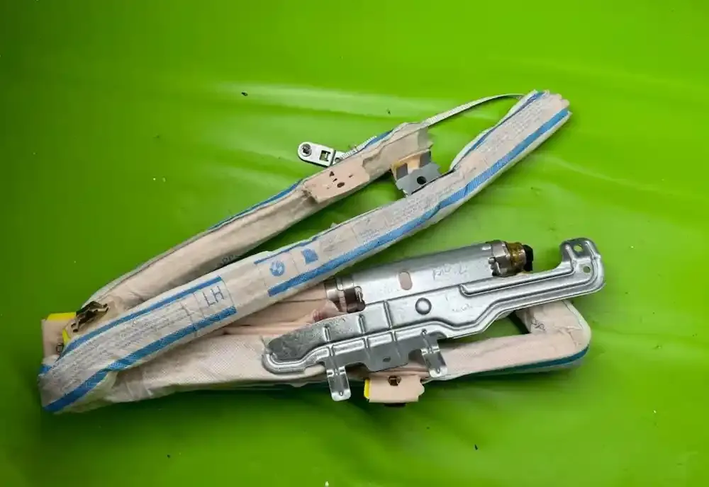 11B2597T1124 штора подушек безопасности BMW 5 F10 F11 2014