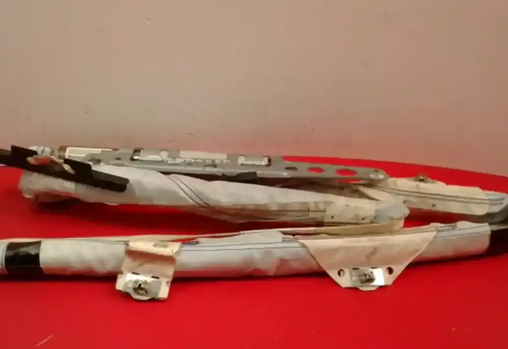 607657601D штора подушек безопасности Opel Astra H