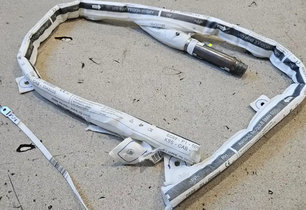 7352172 штора подушок безпеки BMW 5 G30 G31 2020