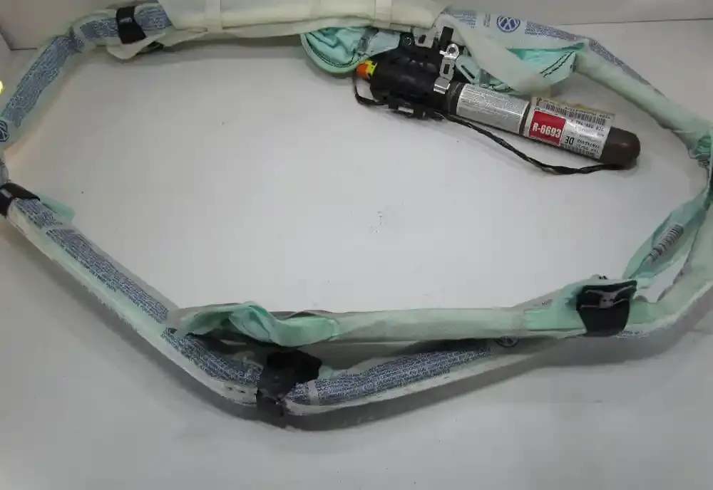 1053333500689 штора подушок безпеки Volkswagen PASSAT B7 2011