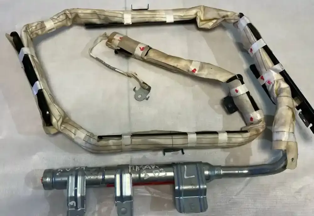 603752300A штора подушок безпеки Mazda 3 I 2004