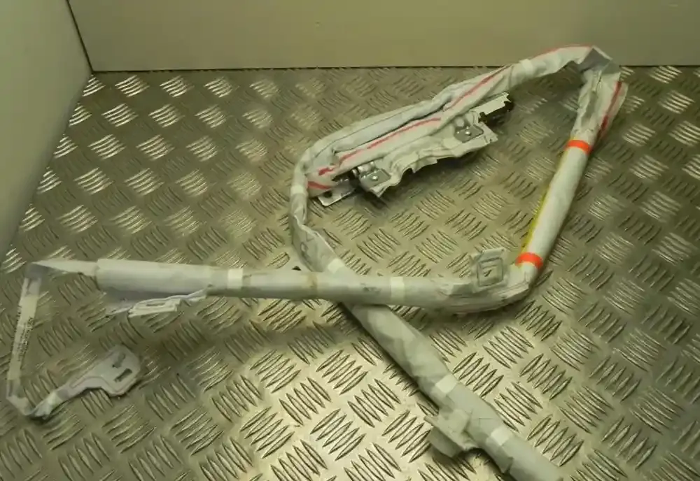 M3339 штора подушок безпеки Toyota Yaris 2014