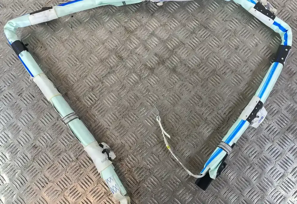 P68371577AC штора подушок безпеки Jeep Cherokee 2019