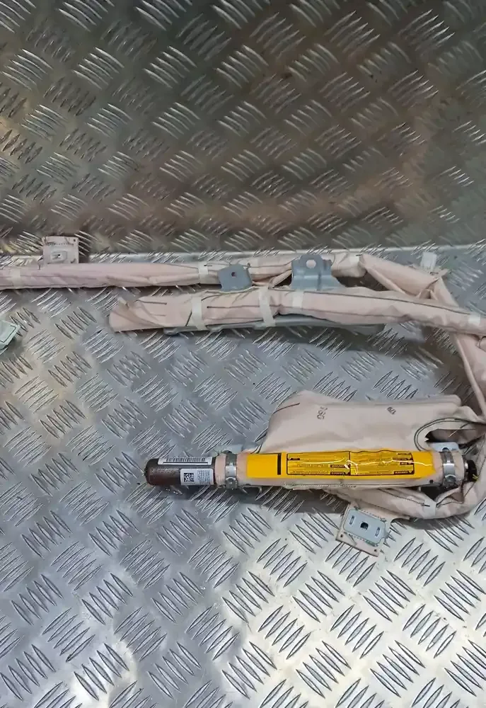 8AMPT11616 штора подушек безопасности Toyota Prius (XW30) 2010