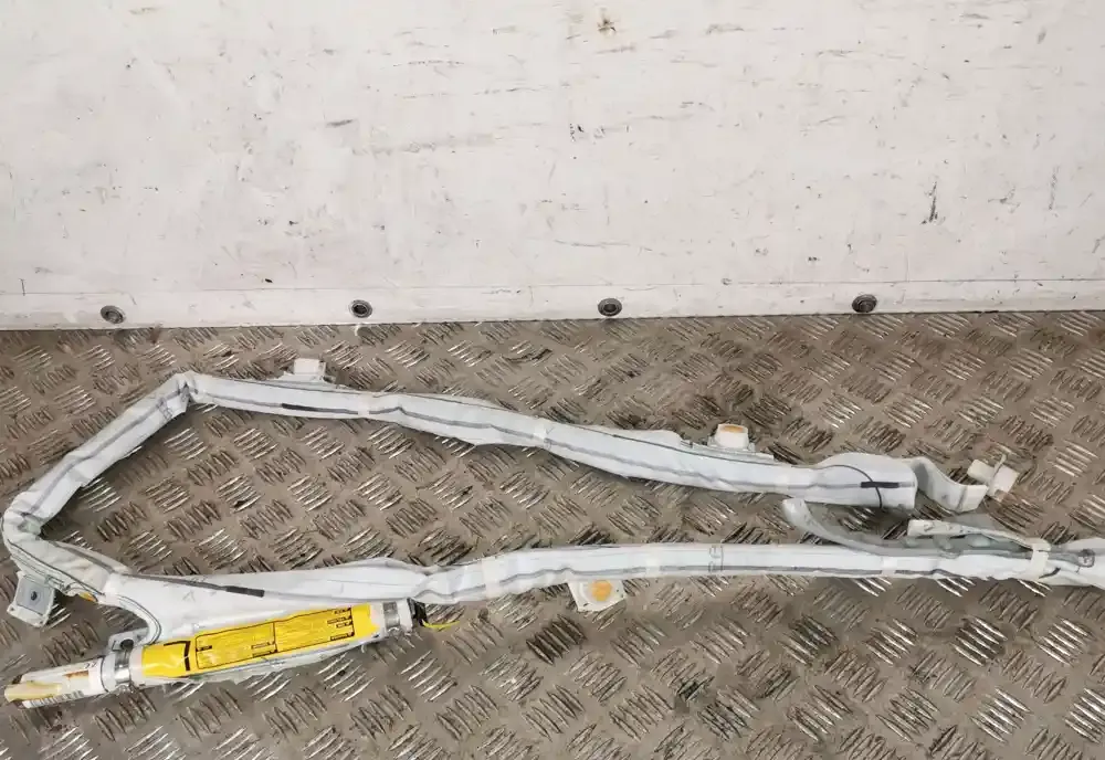 Y5L39JKBAGB штора подушек безопасности Toyota Prius (XW30) 2011
