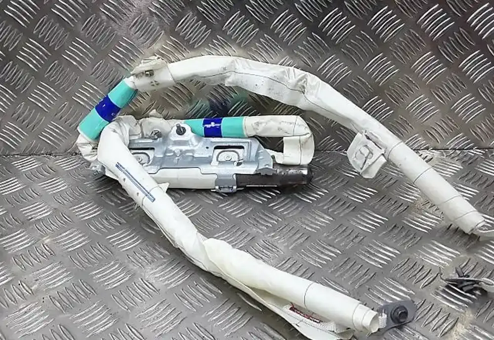 610768701BRH штора подушек безопасности Opel Astra J 2011