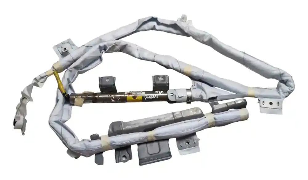 L81N8184325 штора подушек безопасности Toyota Auris 150 2008