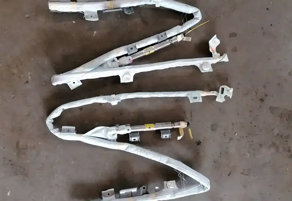 L80N8130592 штора подушек безопасности Toyota Auris 150 2007