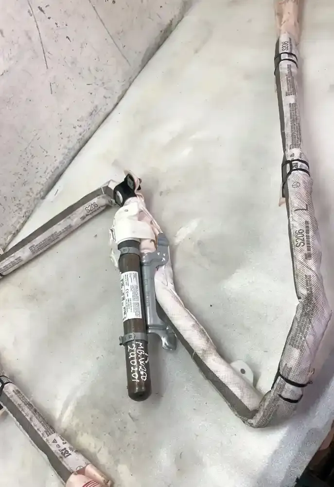 A2068600402 штора подушок безпеки Mercedes-Benz C W206 2023