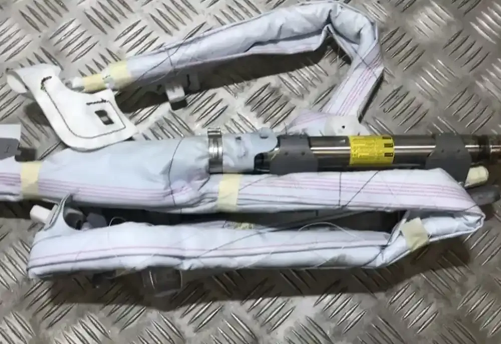 KFV87092236 штора подушек безопасности Toyota Auris 150 2007