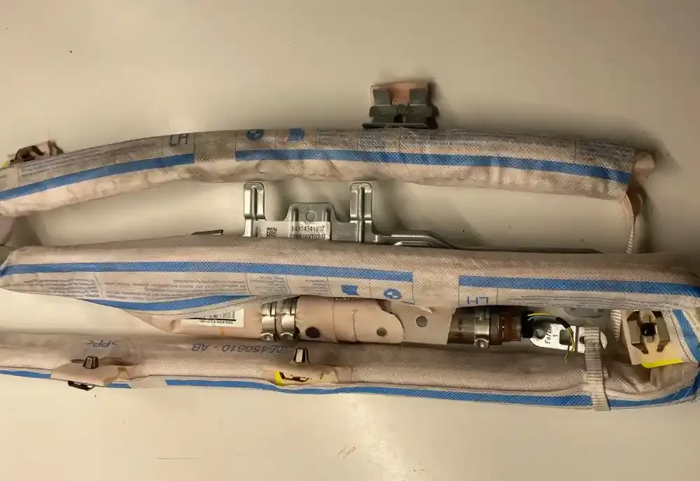 12B039XT0237 штора подушок безпеки BMW 5 F10 F11 2012