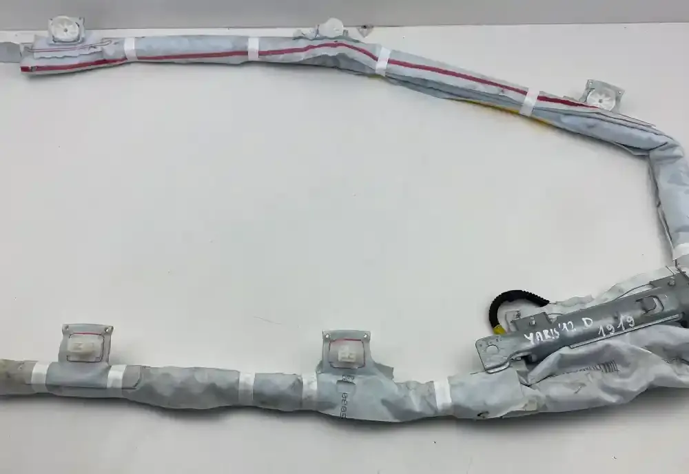 PT111615 штора подушек безопасности Toyota Yaris 2012