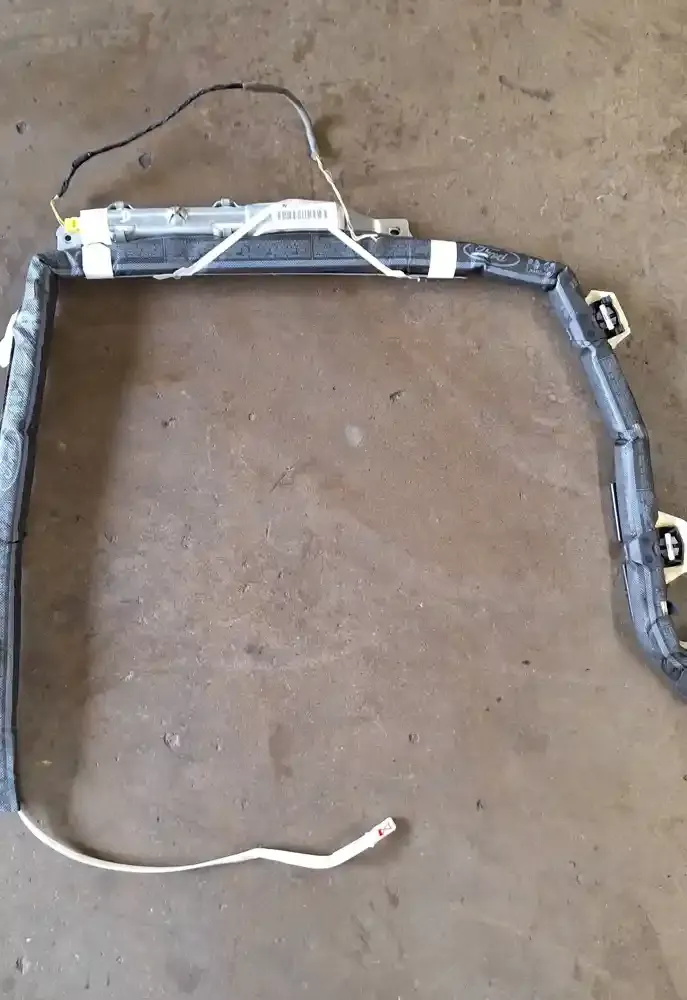 8A6114B389AF штора подушок безпеки Ford Fiesta 2010