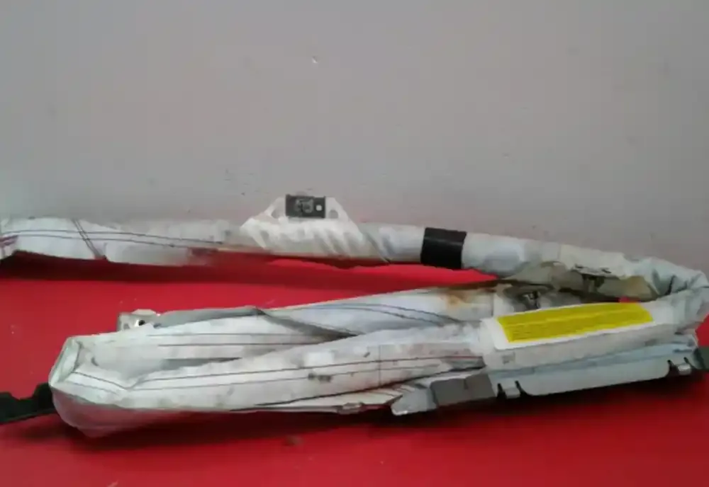 607658000E штора подушек безопасности Opel Astra H