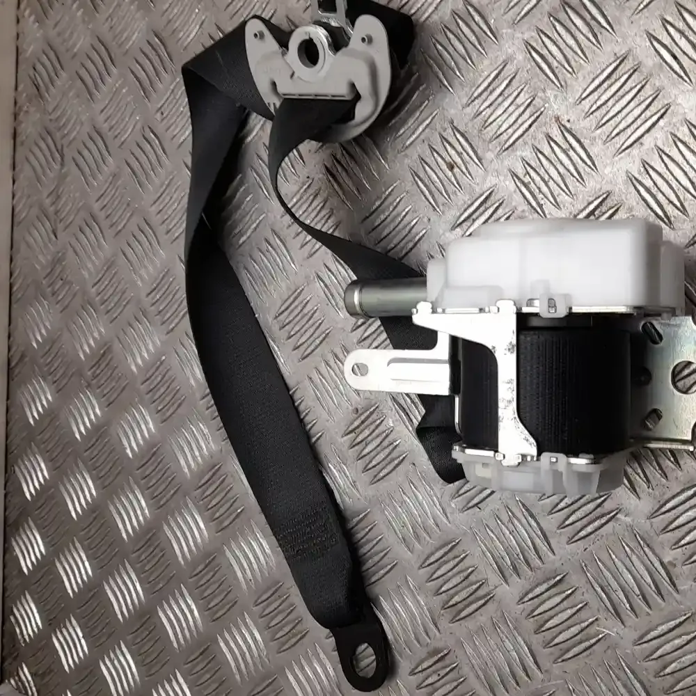 7P2810P передній ремінь безпеки Toyota Corolla E160 E170 2014