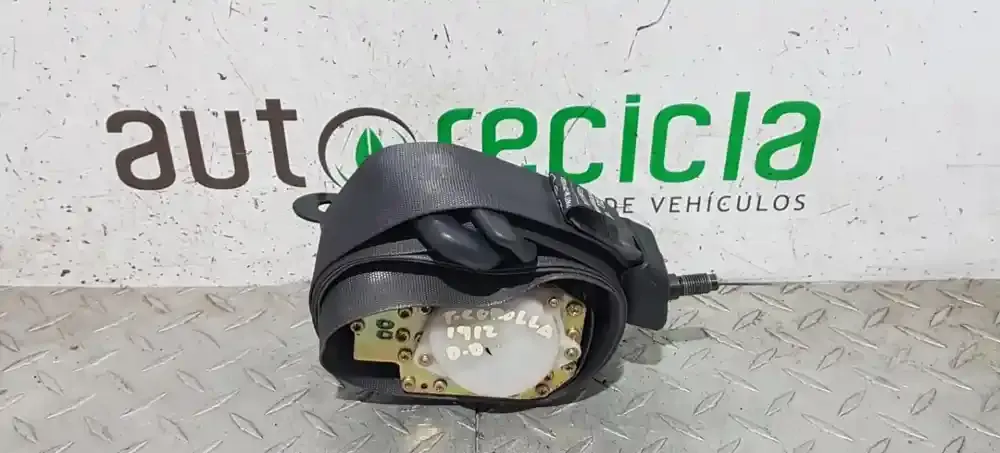 3CCB32EF001 передний ремень безопасности Toyota Corolla E110