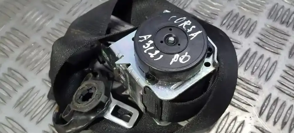 13240195 передний ремень безопасности Opel Corsa D 2008
