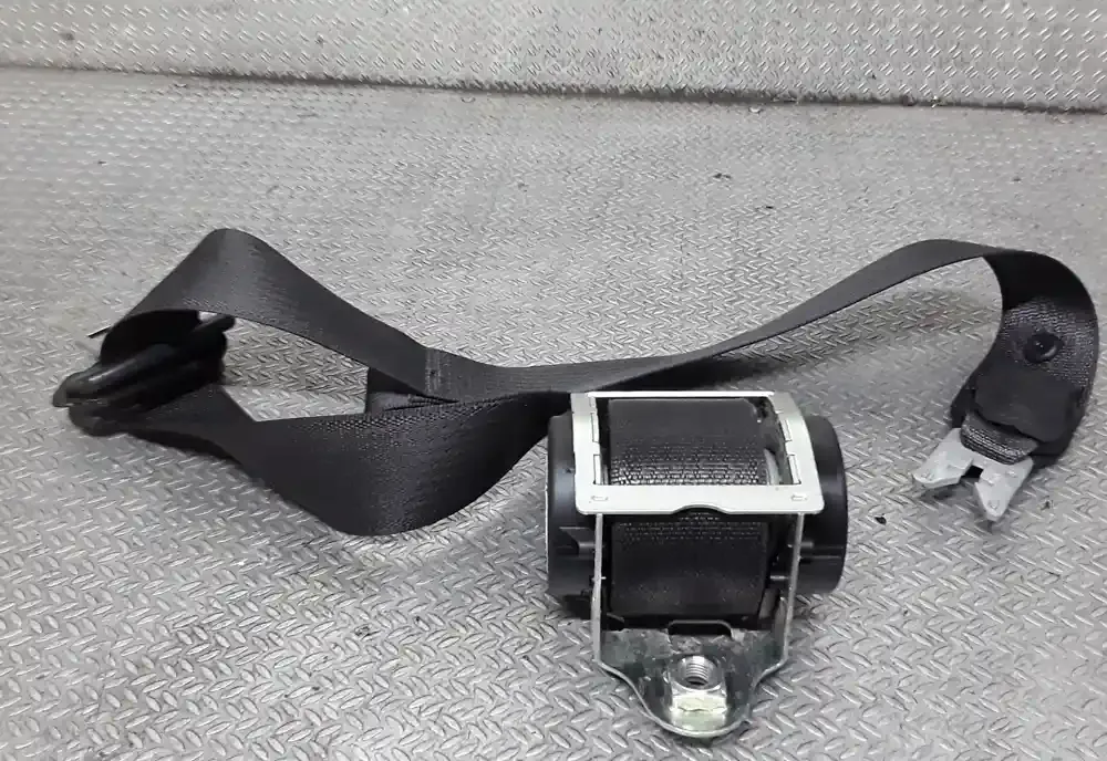 607707600E передний ремень безопасности Opel Corsa D 2011