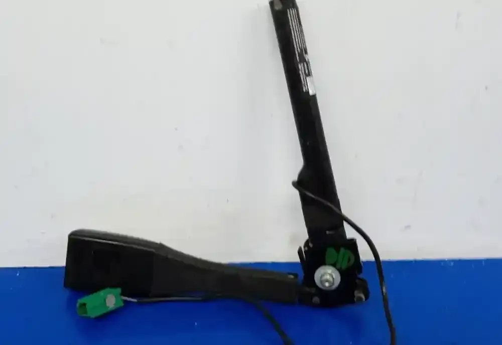 6153755016 передний ремень безопасности Opel Corsa D 2009