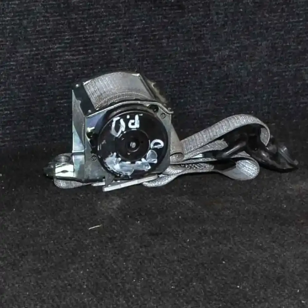 F13225279 передній ремінь безпеки Opel Corsa D 2008