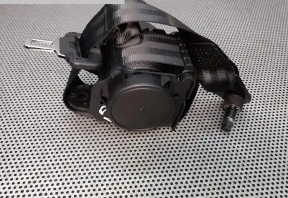 633910600 ремень безопасности третьего ряда Fiat Tipo 2021