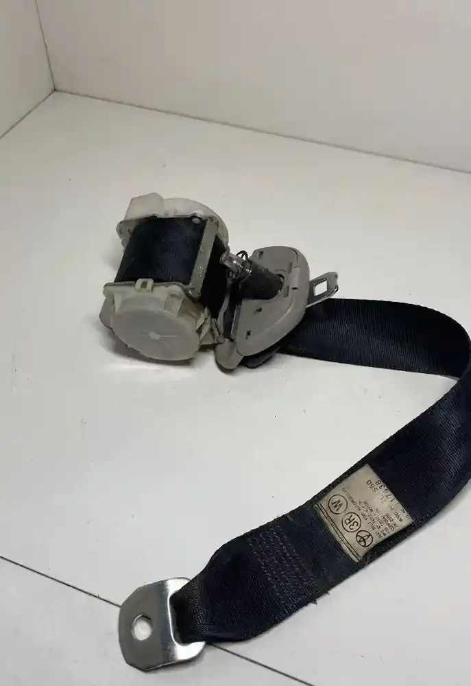 117438 ремінь безпеки третього ряду Toyota Corolla Verso AR10 2006