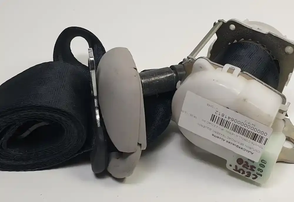 142416 ремінь безпеки заднього сидіння Toyota Corolla Verso AR10 2004