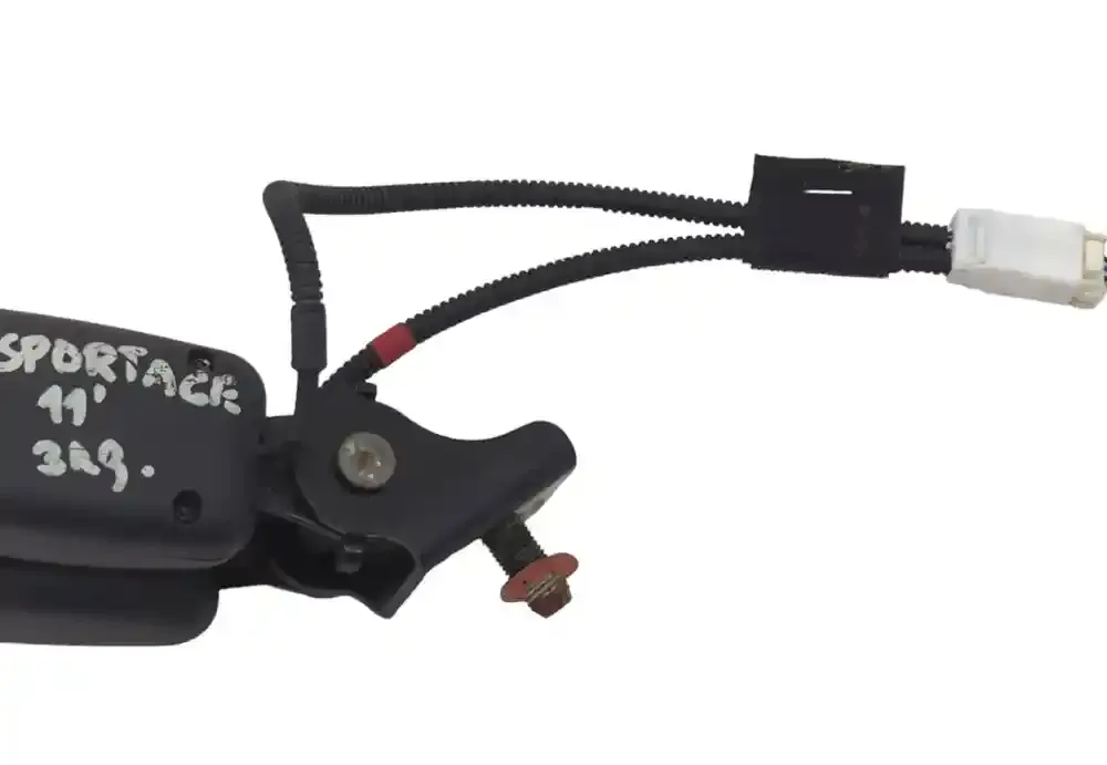 1K0689733 пряжка заднего ремня безопасности KIA Sportage 2011
